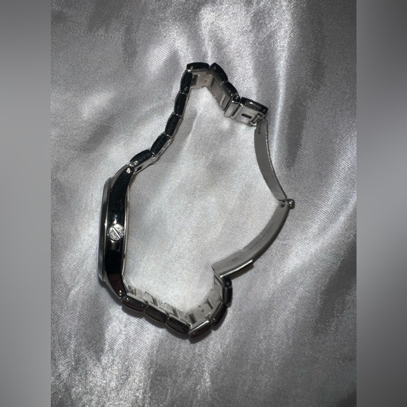 Watch - Picture 7 of 9